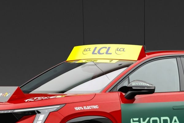 Škoda Auto feiert sein 23-jähriges Jubiläum als Hauptpartner der Tour de France - der neue Škoda Peaq kommt als ‚Red Car‘ zum Einsatz
