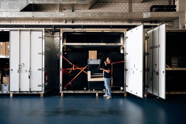 Wenn der Heckflügel ins Handgepäck muss – Einblicke in die verschiedenen Welten der Logistik bei Audi