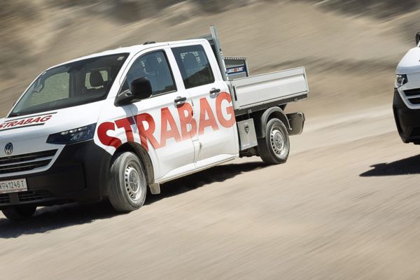 STRABAG elektrifiziert Baustellen-Fuhrpark und setzt dabei auf den VW e-Transporter Pritschenwagen