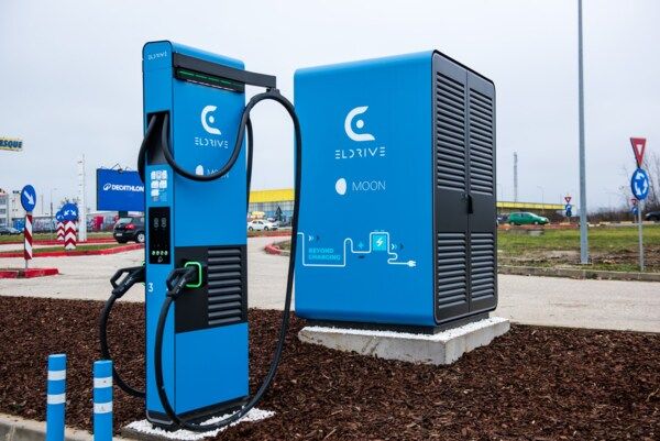 Premiere: MOON POWER nimmt erste  Megawatt-Charging-Station in Betrieb
