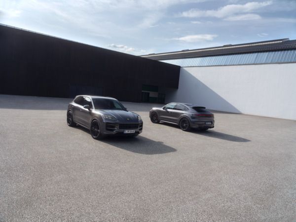 Sportlich-eleganter Look und hochwertige Ausstattung: die neuen Taycan und Cayenne Black Edition Modelle