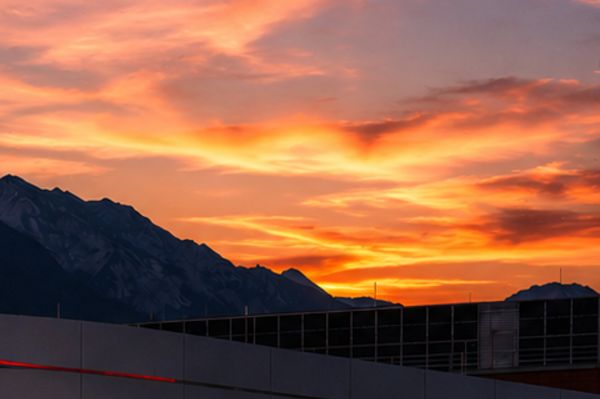 Neues Porsche Zentrum Tirol eröffnet: Doppelpremiere für Markenerlebnis und Elektromobilität in Innsbruck
