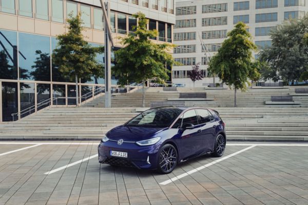 Kräftig, kultig, individuell: Das Showcar ID.3 GTX FIRE+ICE geht in Serie