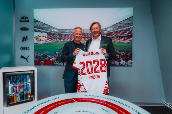 Porsche und die Red Bull Salzburg Fußball Akademie erneuern die erfolgreiche Partnerschaft um weitere drei Jahre bis 2028