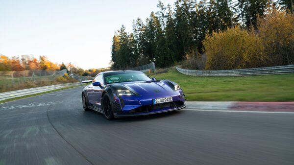 Taycan Turbo GT mit Manthey Kit fährt neuen Rekord in 06:55,533 Minuten