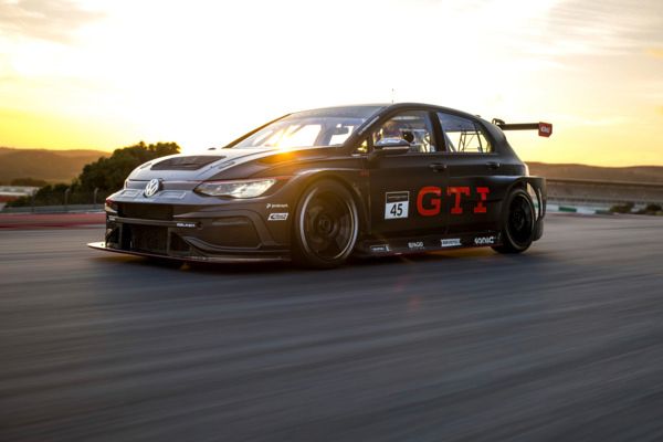 Volkswagen feiert beim 24-Stunden-Rennen auf dem Nürburgring eine GTI-Weltpremiere mit den Fans