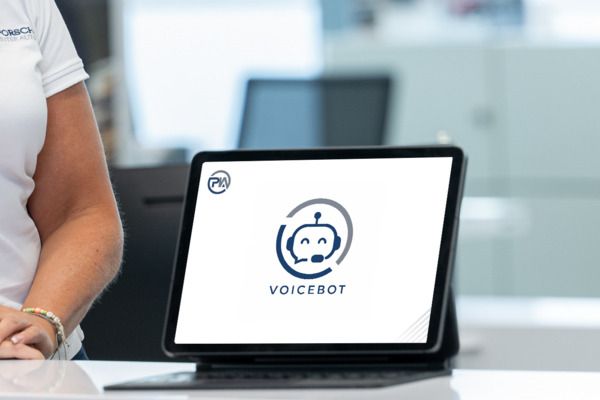 Für eine bessere und flexiblere Kundenkommunikation: Porsche Inter Auto erweitert telefonische Erreichbarkeit in allen Betrieben um KI-gestützten Telefonassistenten