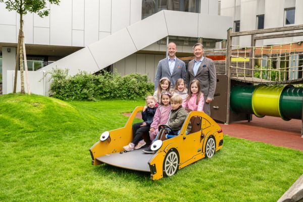Früh übt sich – im Porsche 911 „Little Racer“: Spiel, Spaß und Markenfaszination für die Kids im Betriebskindergarten der Porsche Holding Salzburg