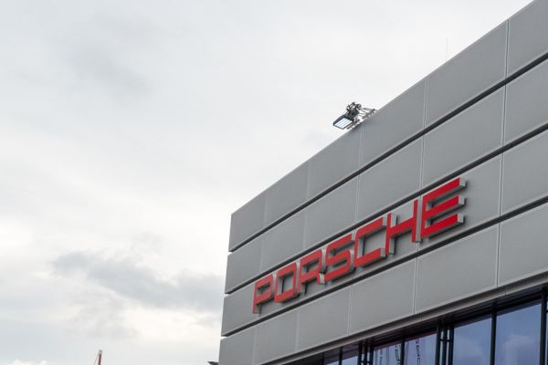 Vom Service Zentrum zur „Destination Porsche“: Neuntes Porsche Zentrum Österreichs in St. Pölten offiziell eröffnet
