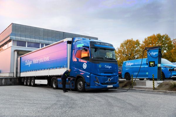 Elektrifizierung in der Logistik:  MOON POWER treibt Truck Charging voran