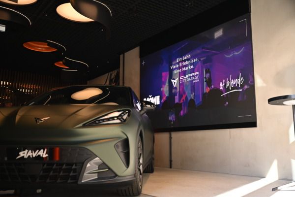 Ein Jahr CUPRA City Garage Wien: Ein urbaner Erlebnisraum etabliert sich als zentrale Markenplattform in Österreich