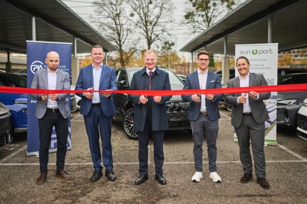 Photovoltaik trifft Premium-Mobilität: Porsche Inter Auto eröffnet innovative PV-Carport-Anlage am Standort Linz