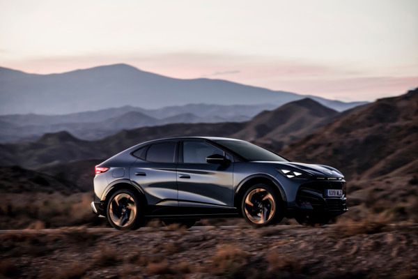 Einsteigen, losfahren und laden: Der Lager-Deal des Monats für den rein elektrischen CUPRA Tavascan