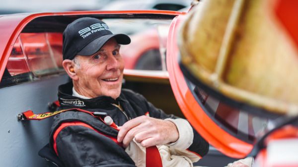 Porsche gratuliert Richard Attwood zum 85. Geburtstag